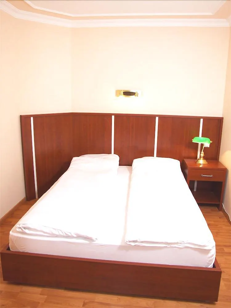 Hotel Atlas Residence Munich 3*,